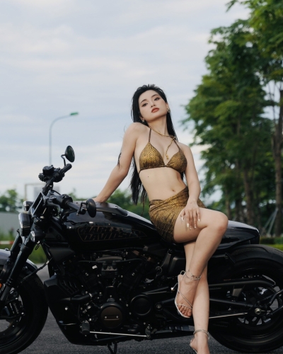 2 hotgirl bên siêu phẩm HarleyDavidson SporterS của Thanhmotor