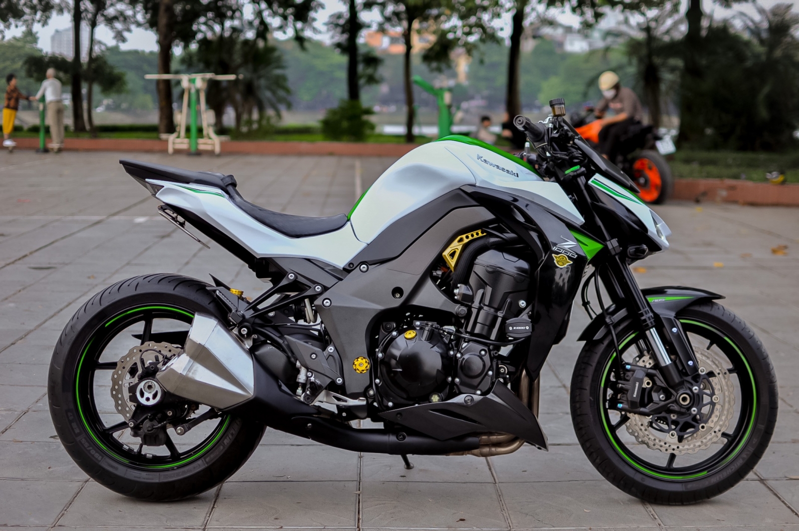 Kawasaki Z1000 2016 White
