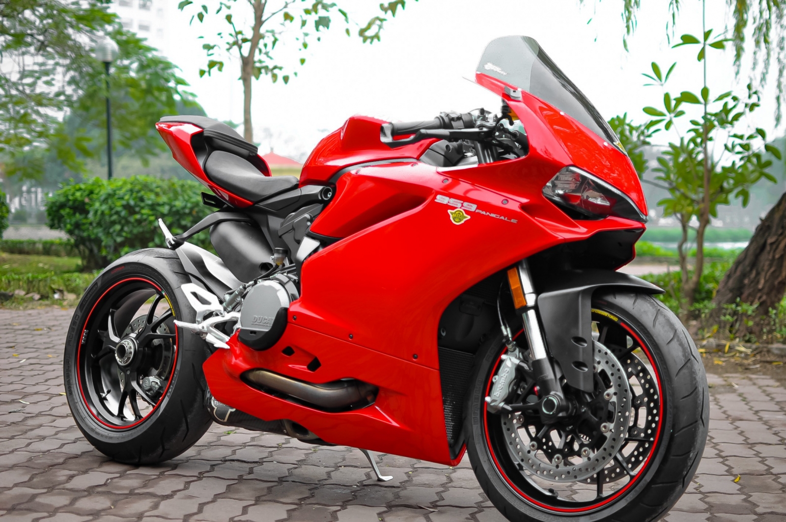 DUCATI 1199 PANIGALE R 20132015 Motorcycle Review  MCN