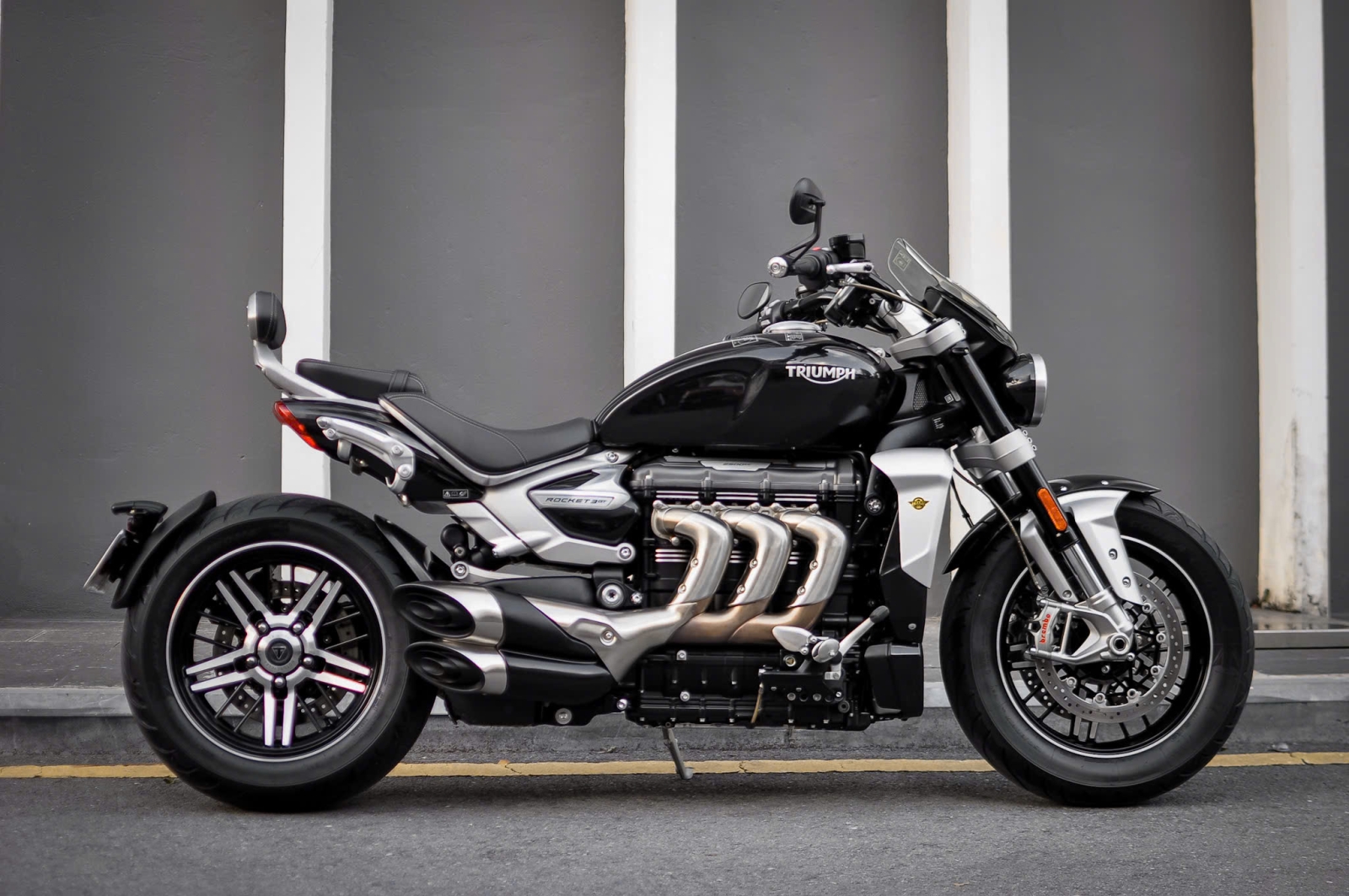 Triumph Rocket 3 GT 2500cc Model 2021 siêu lướt 